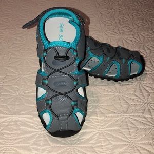 Hiking sandals